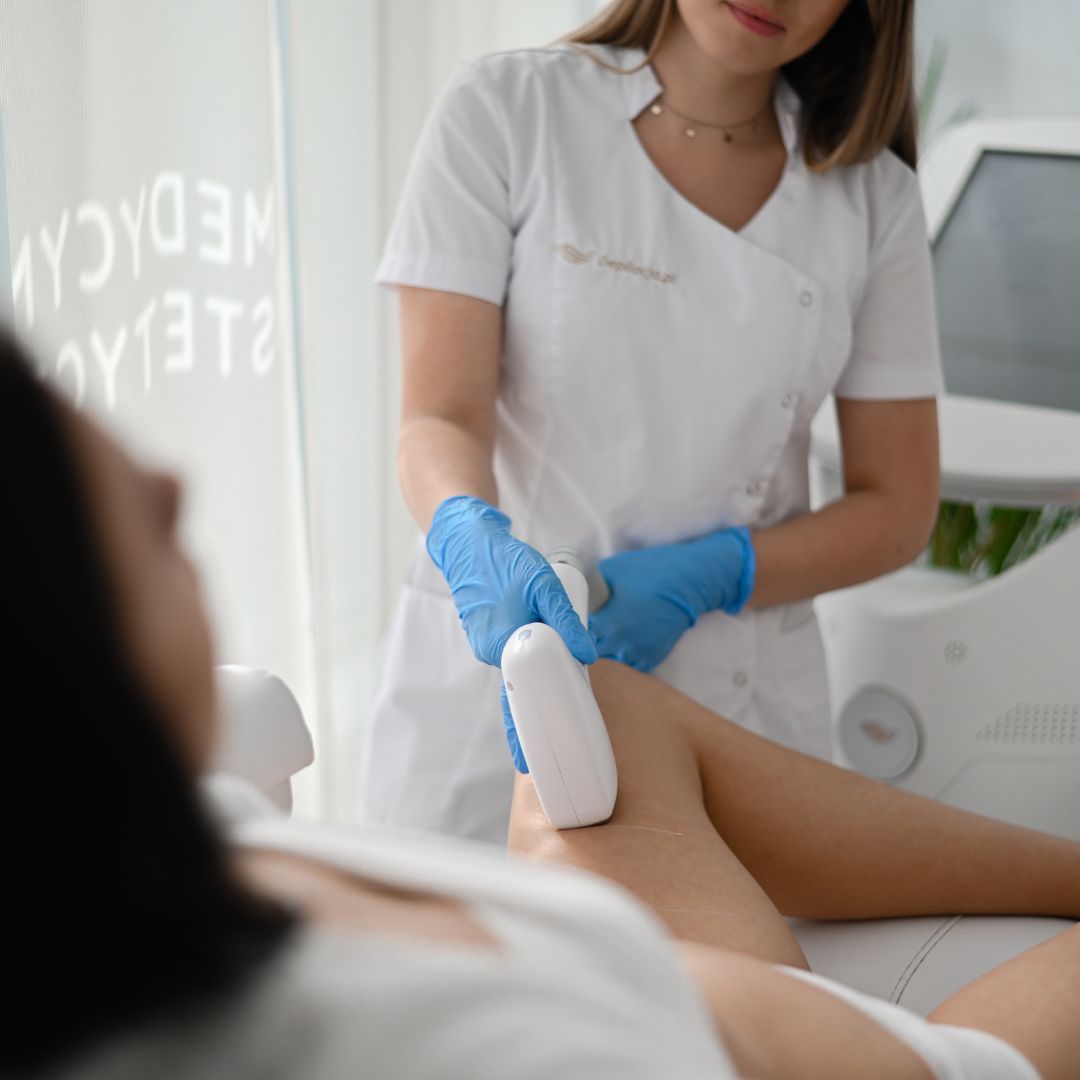 Zabieg depilacji laserowej uda bikini Luboń