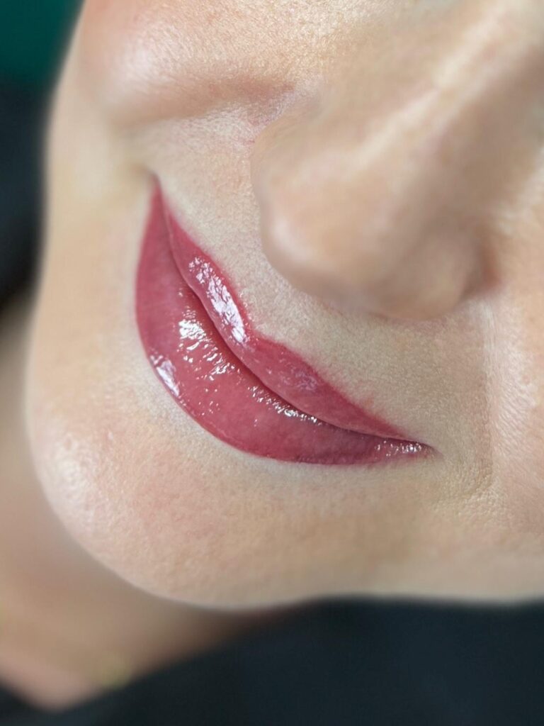 Makijaż permanentny ust colour lips - naturalny efekt salon Luboń