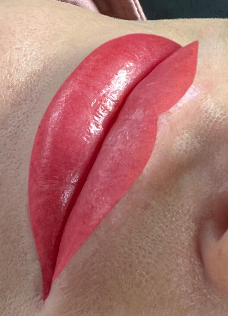 Makijaż permanentny brwi - efekt naturalnych pełnych brwi Luboń Poznań