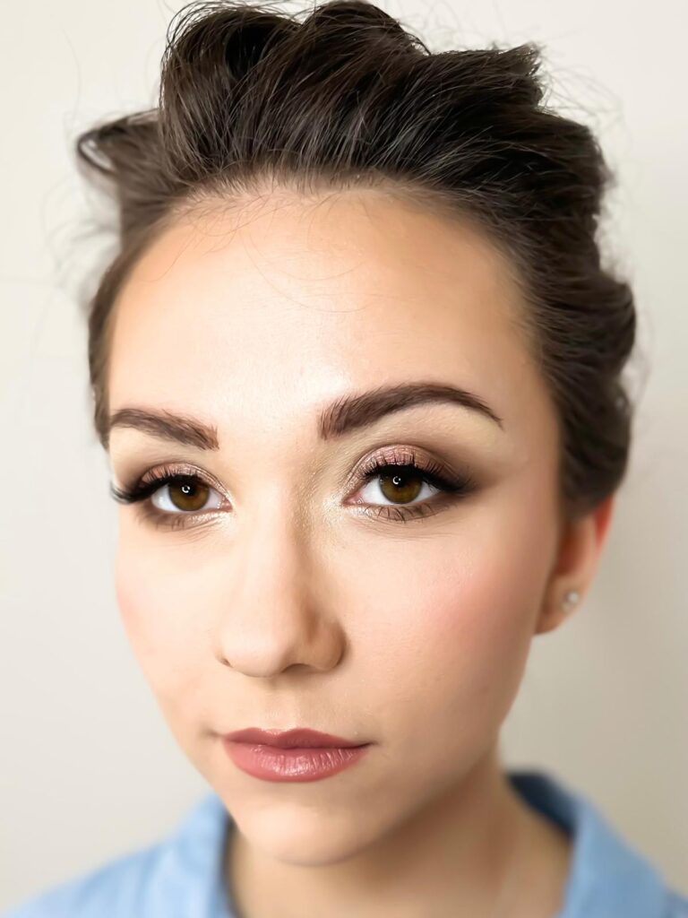 Makijaż wieczorowy: Sztuka i Perfekcja - salon Hypnotic Madam Luboń